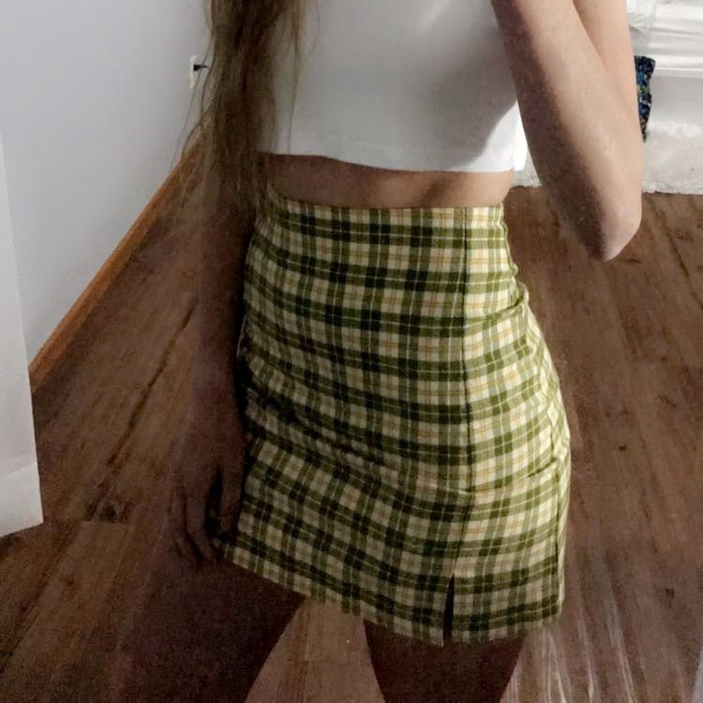BRANDY MELVILLE GREEN AND YELLOW PLAID SKIRT